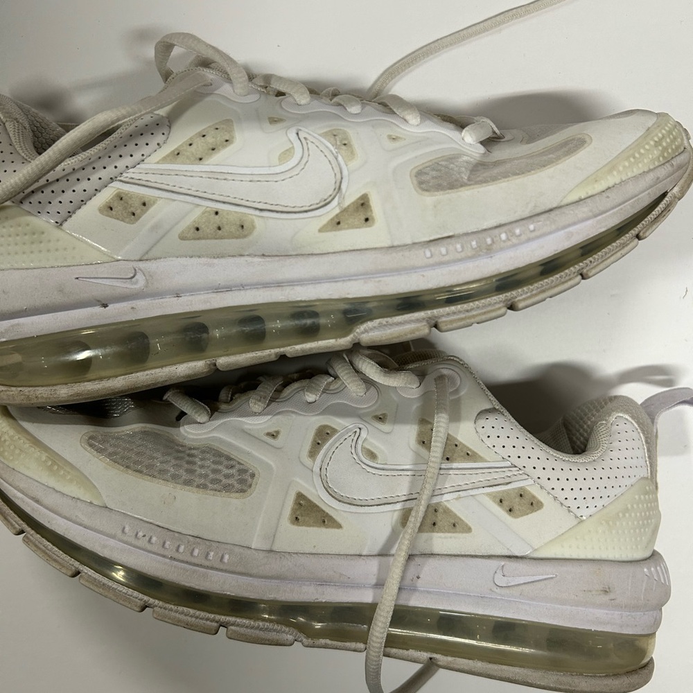 white nike air max